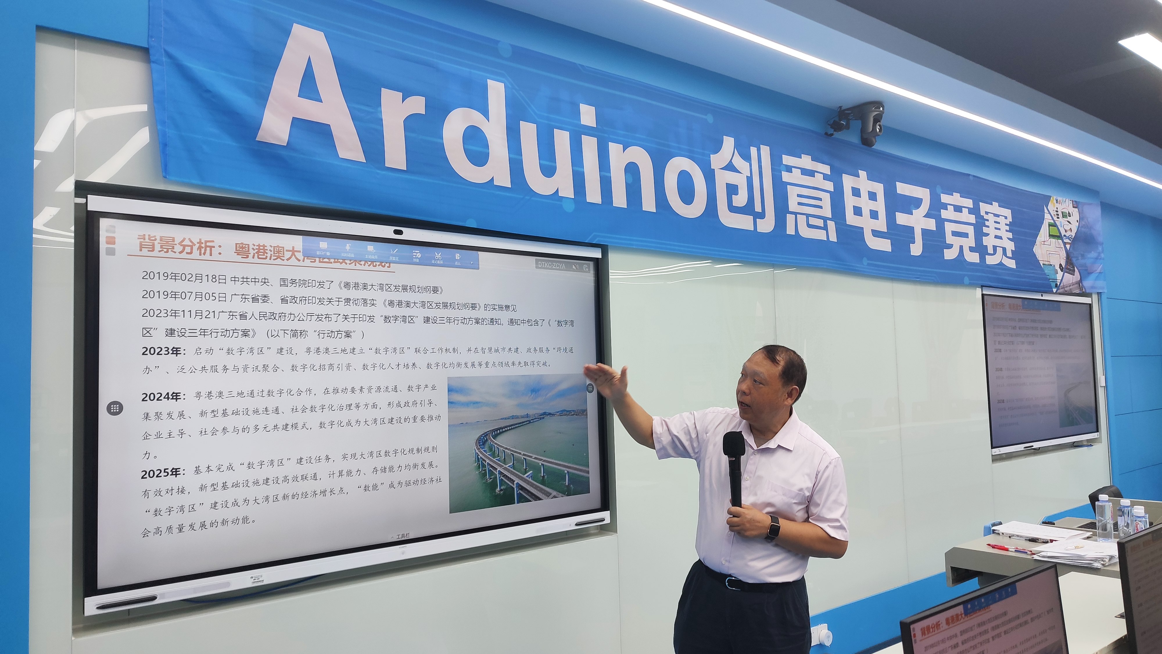 林广明教授为同学们分享物联网见解.jpg